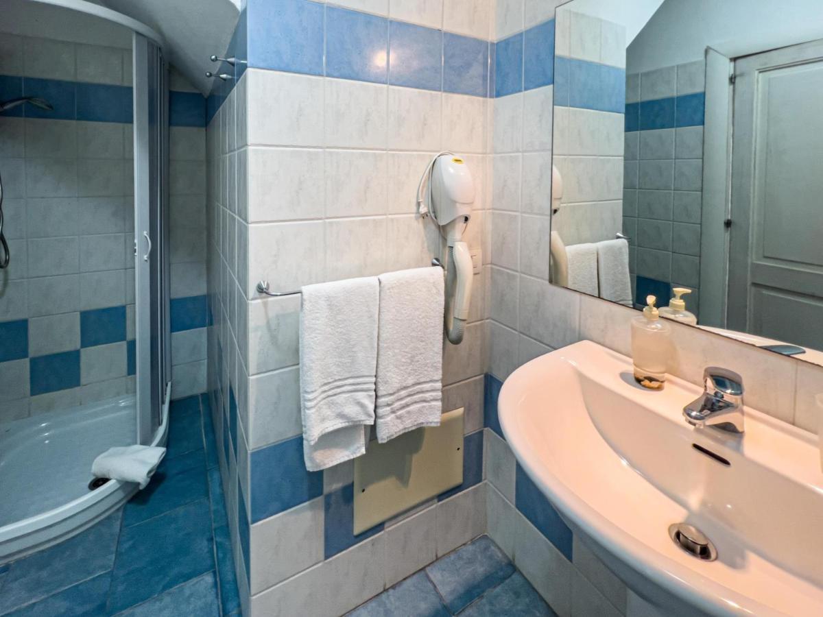אולביה La Terrazza Guesthouse מראה חיצוני תמונה
