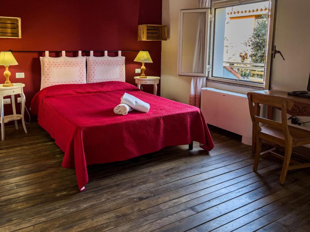 אולביה La Terrazza Guesthouse מראה חיצוני תמונה